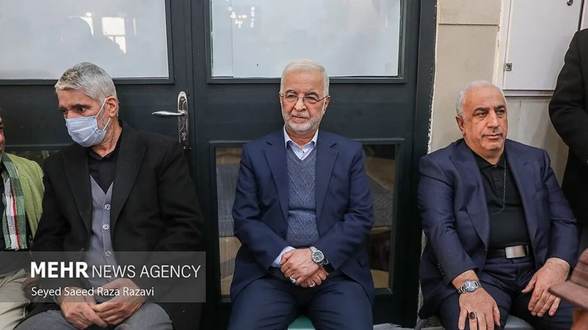 Iran buries chiefs amid internal pressure