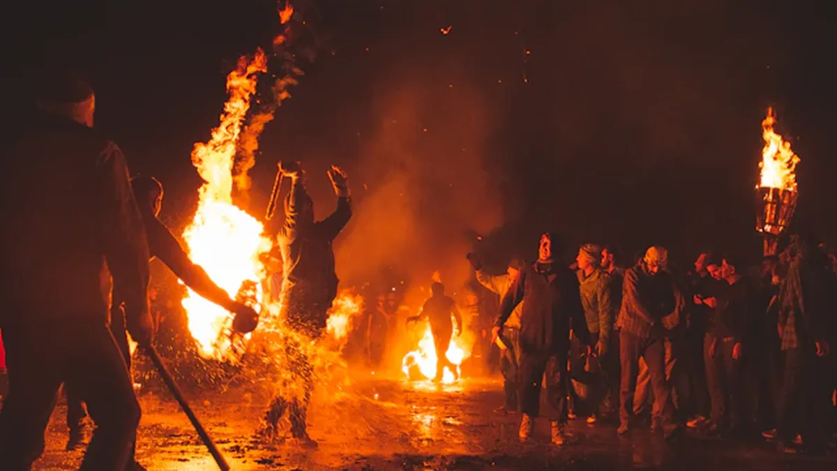 Iran protesters burn Trump, Netanyahu effigies